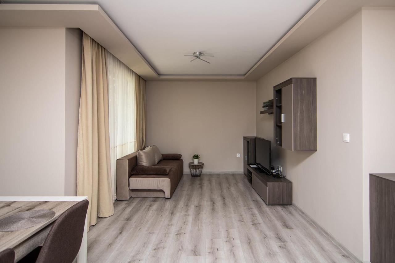 Cozy Flats Nearby Center Free Park Area Apartment Varna Exterior photo