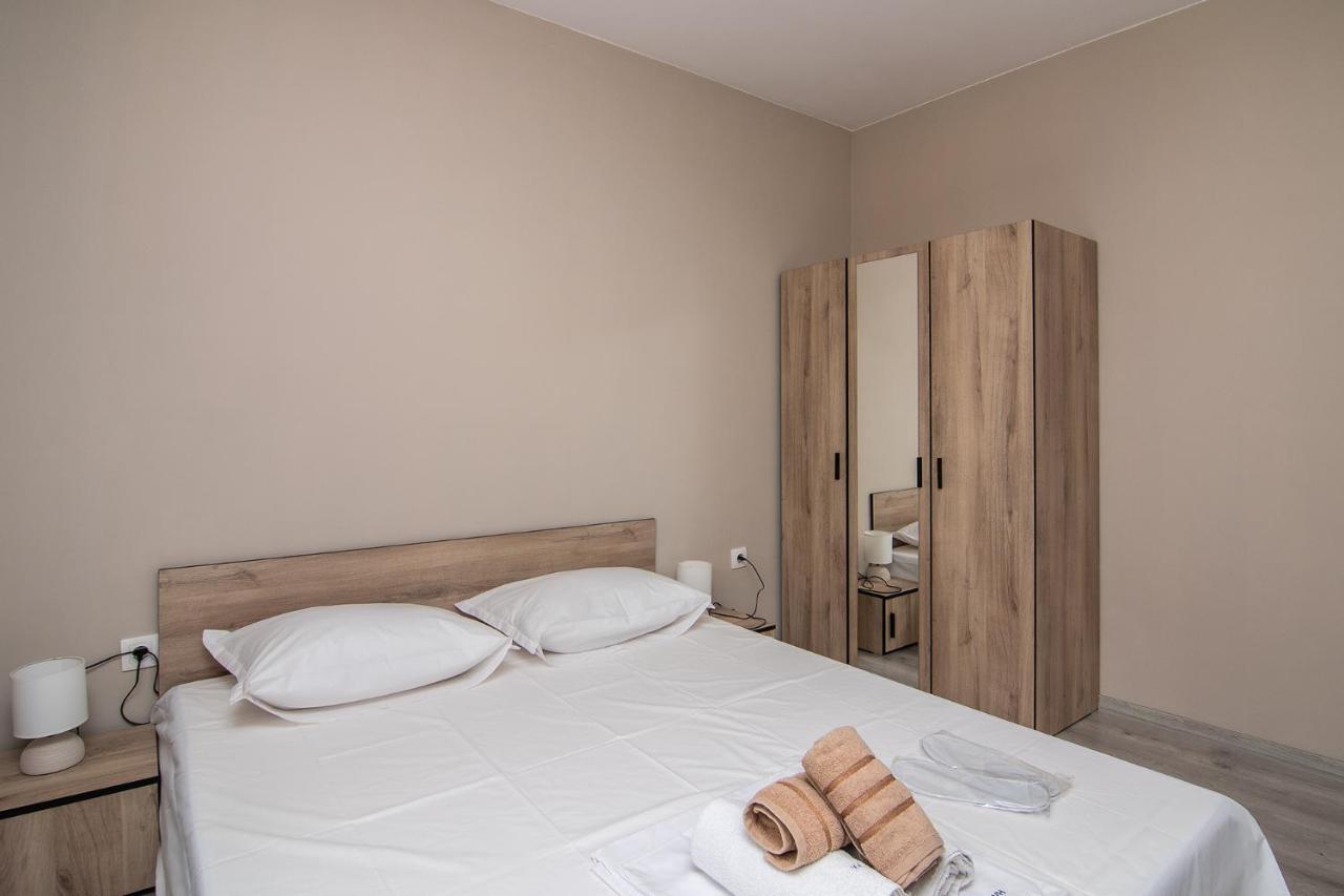 Cozy Flats Nearby Center Free Park Area Apartment Varna Exterior photo