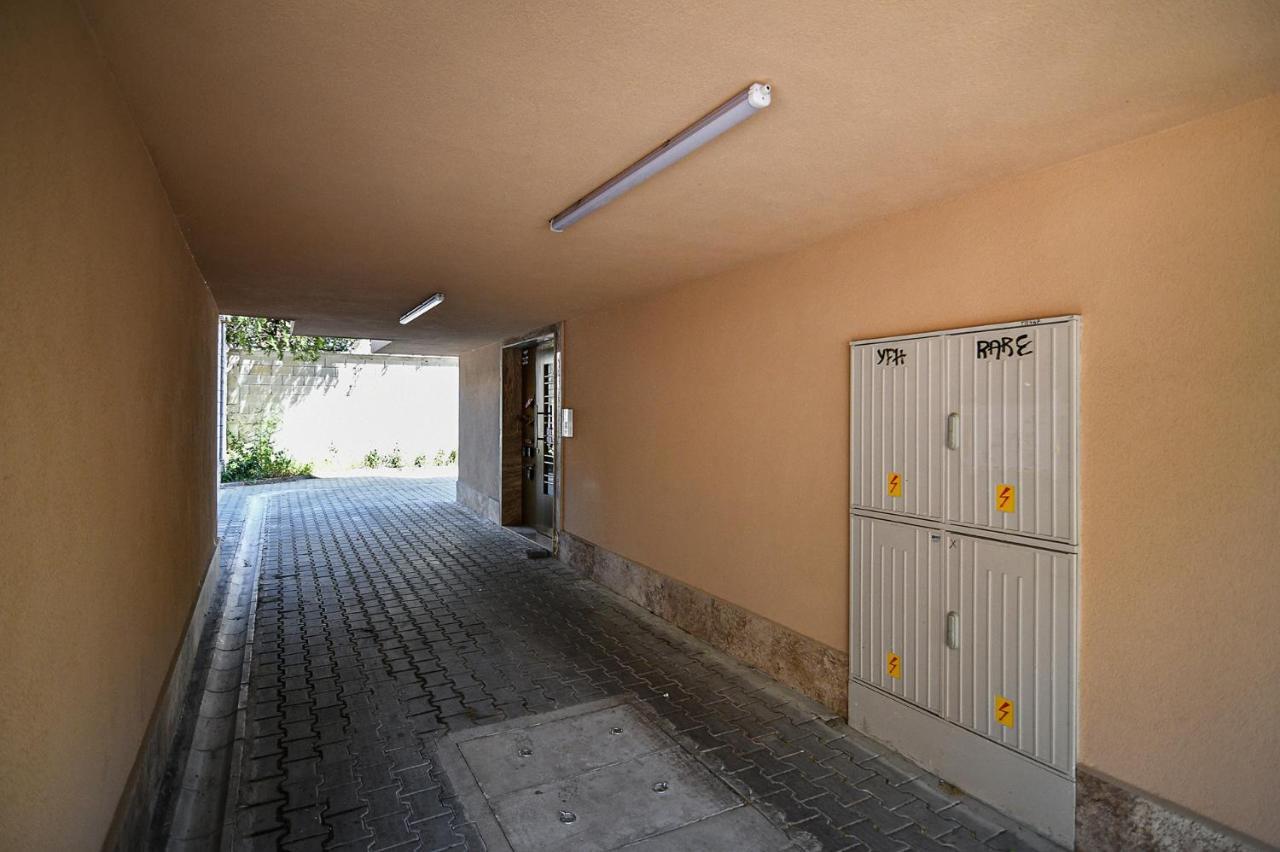 Cozy Flats Nearby Center Free Park Area Apartment Varna Exterior photo